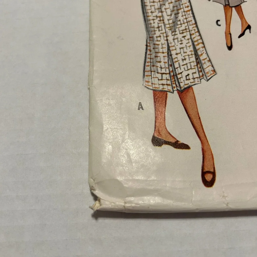 McCalls Vintage 1950's Pattern #9392 Skirt with Belt‎ Size 30 Waist